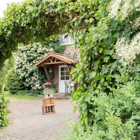 بيت ريفي Landgasthaus Eichenkrug *