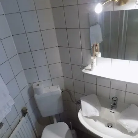 Landgasthaus Eichenkrug * اميلينغاوسين