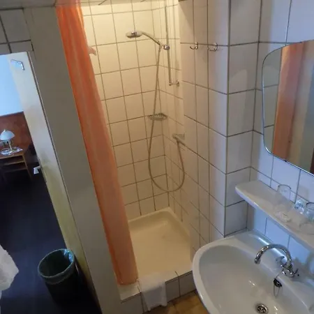 بيت ريفي Landgasthaus Eichenkrug *