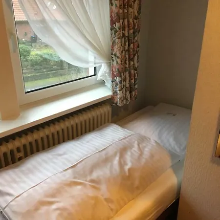 Landgasthaus Eichenkrug اميلينغاوسين